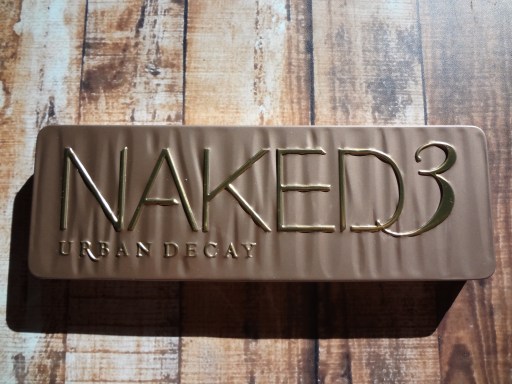 naked 3 case